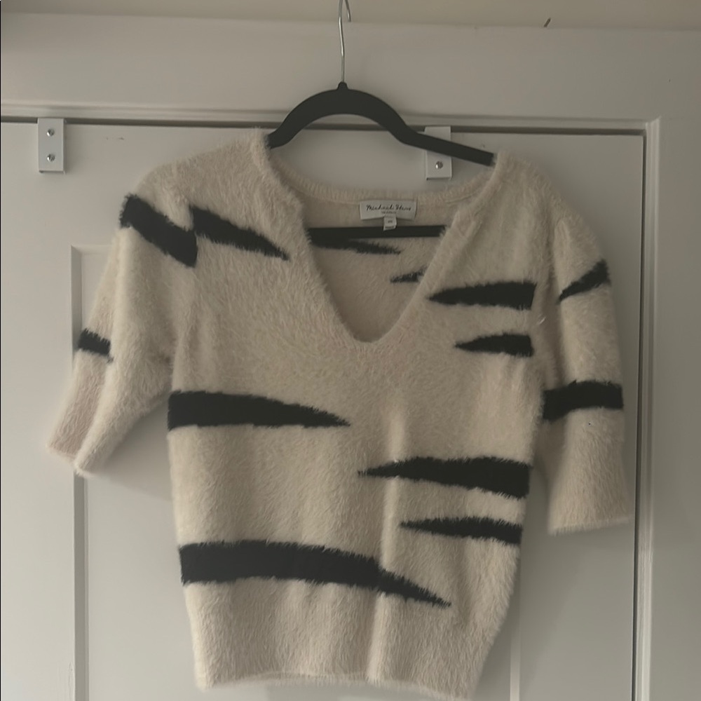 Michael Stars Cream and Black V-Neck Sweater - Picture 2 of 3